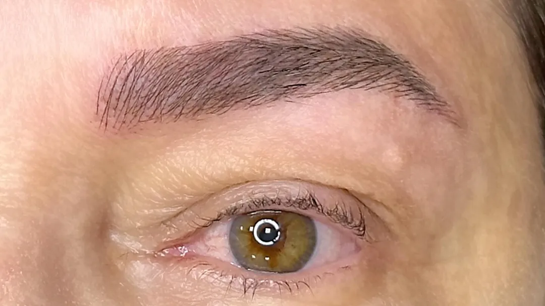 Nanoblading result: close-up of fine hair strokes